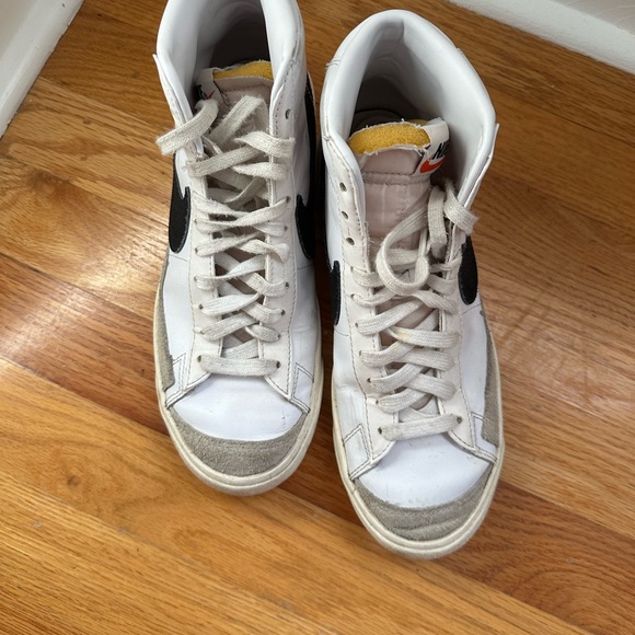 White Nike Blazers size 8 - Picture 3 of 4